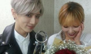 泫雅张贤胜舞台热吻 泫雅张贤胜舞台热吻